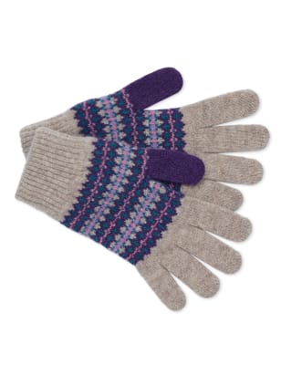 purple knitted gloves