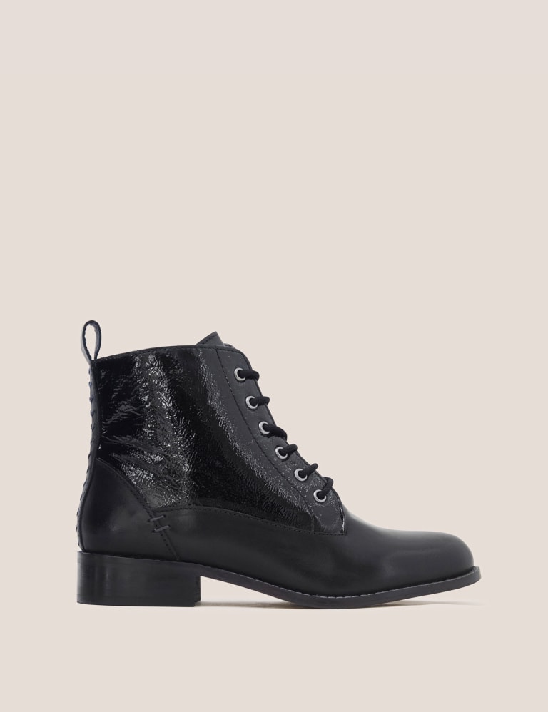 Simple store leather boots