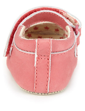 Leather Bow Ballet Pram Shoes (Younger Girls) Image 2 of 5