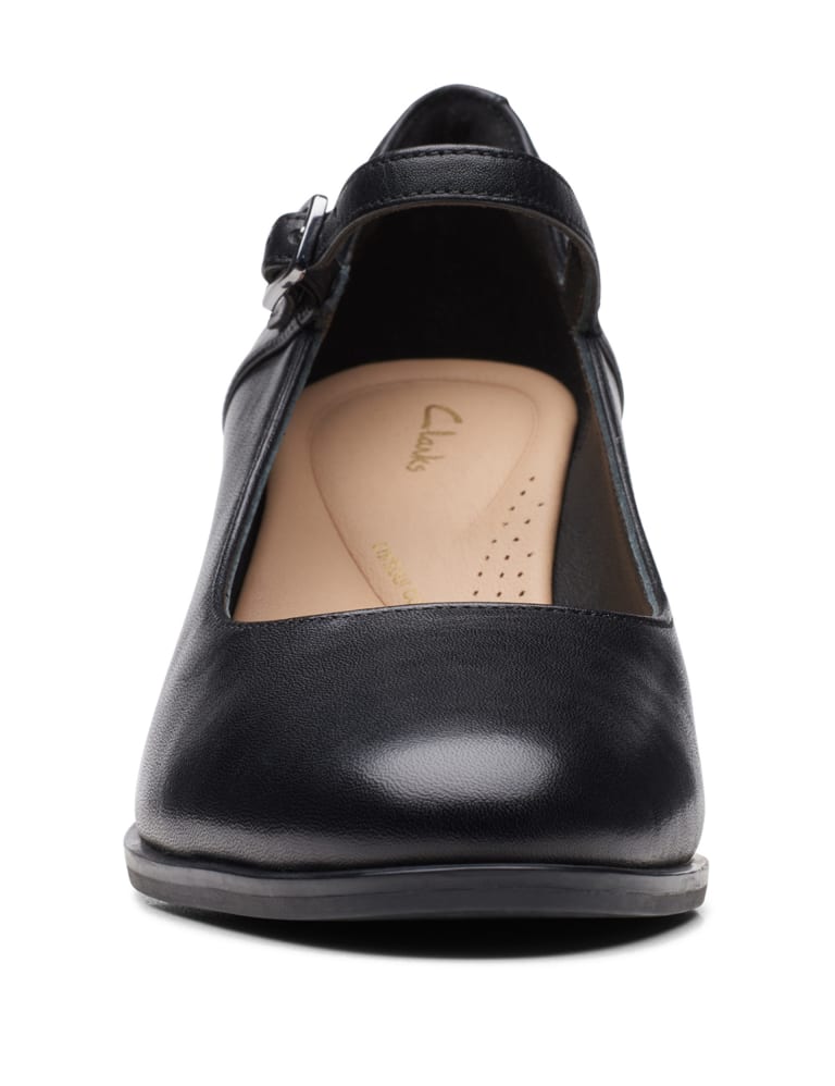 Clarks shoes with toy in heel discount
