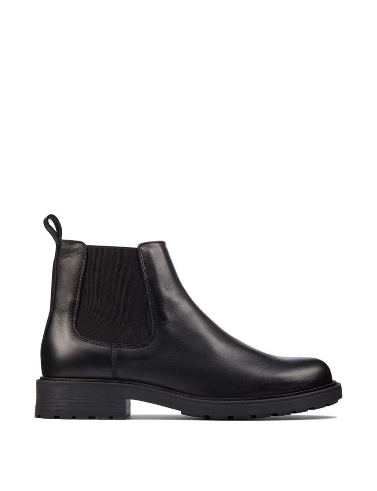 Black chelsea on sale boots clarks