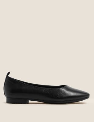 black ballet pumps