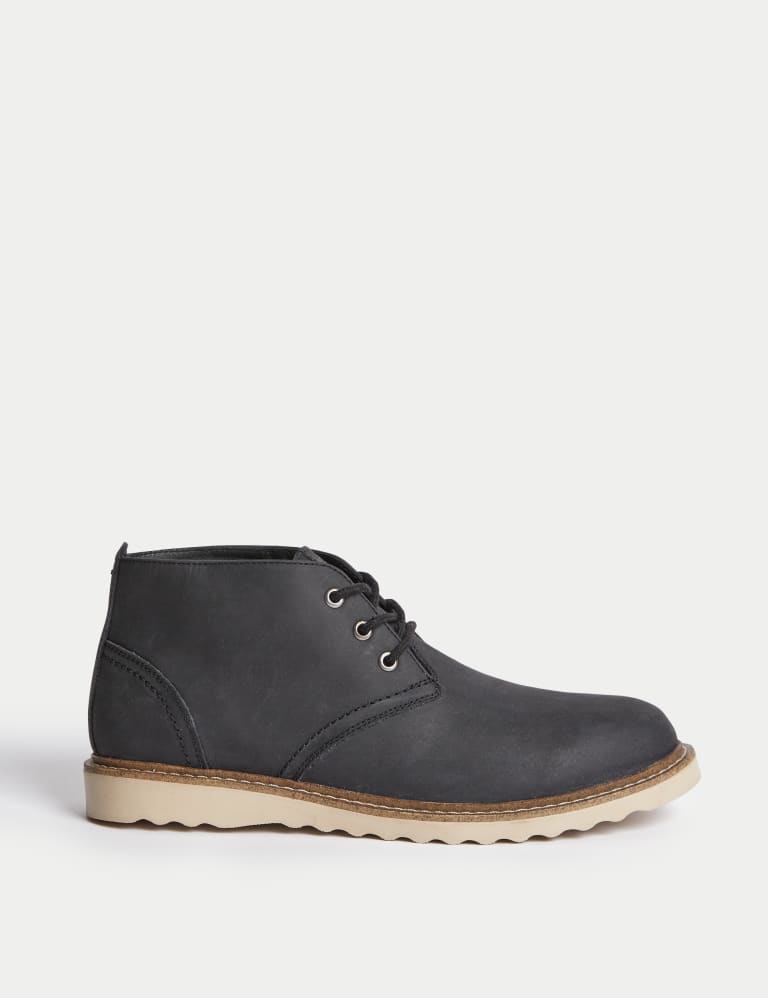 Vans desert shop chukka on feet