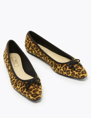 Pointed leopard hot sale print shoes