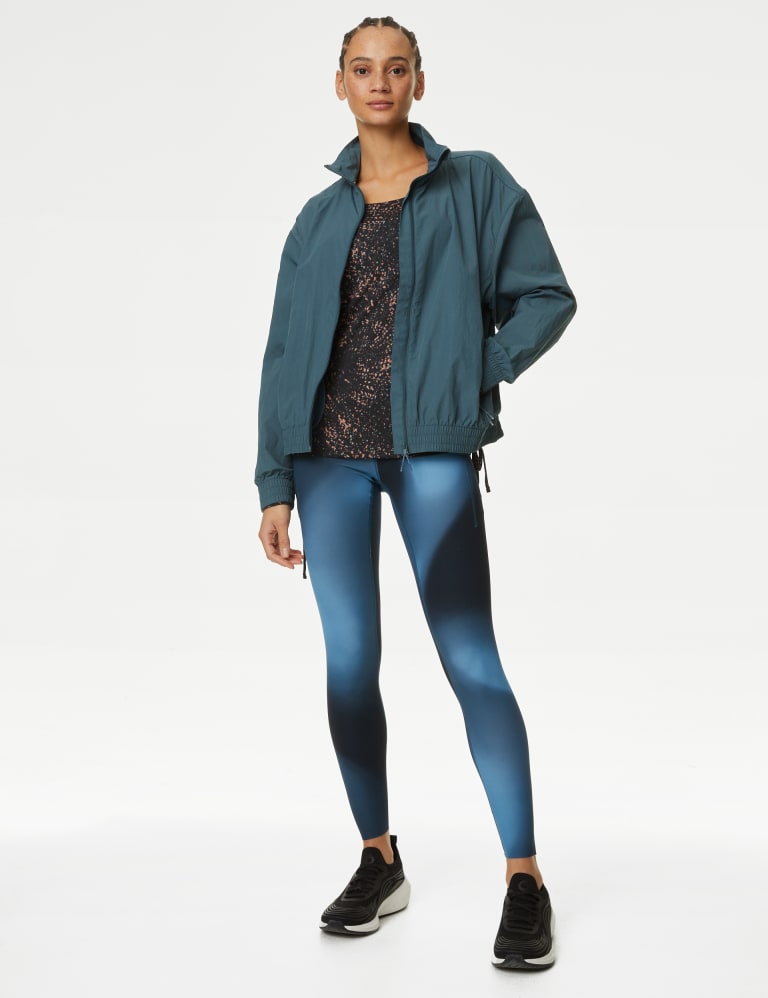 Lightweight sports outlet jacket