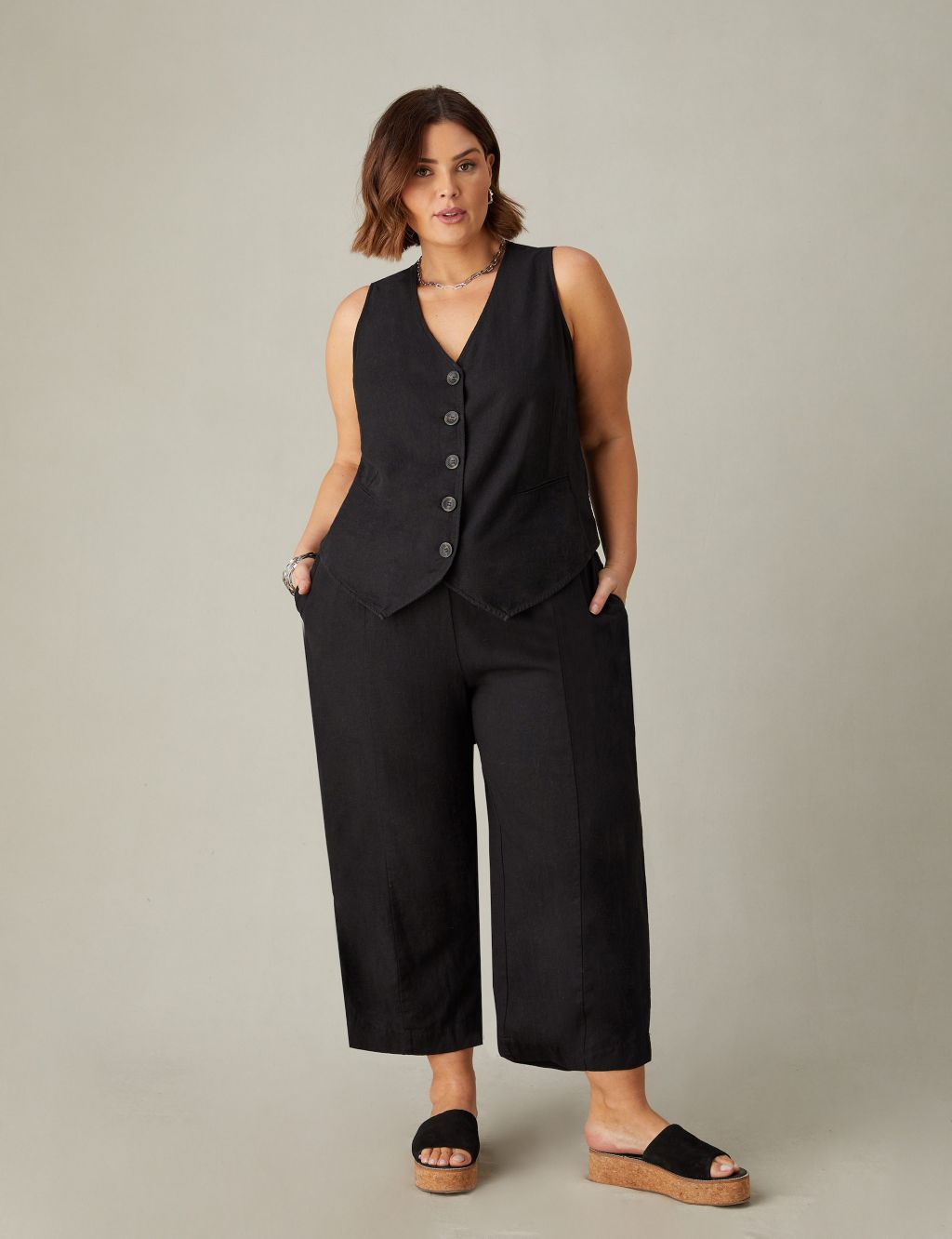 Linen Blend Tapered Cropped Trousers 3 of 4