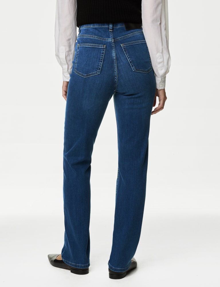T shirt high waisted jeans sales