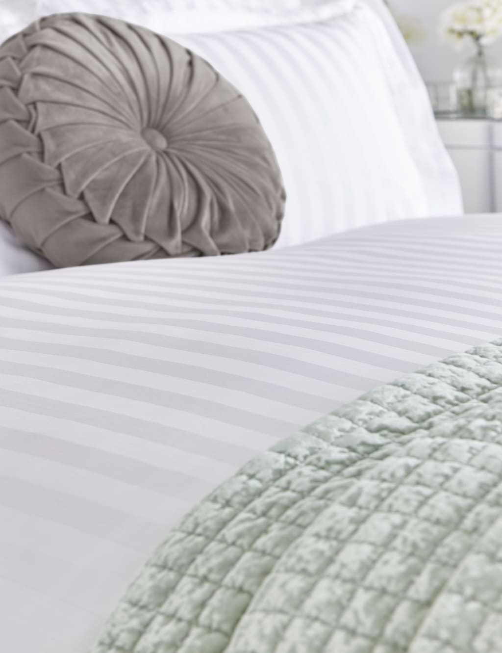 Pure Cotton Sateen Shalford Bedding Set image 2