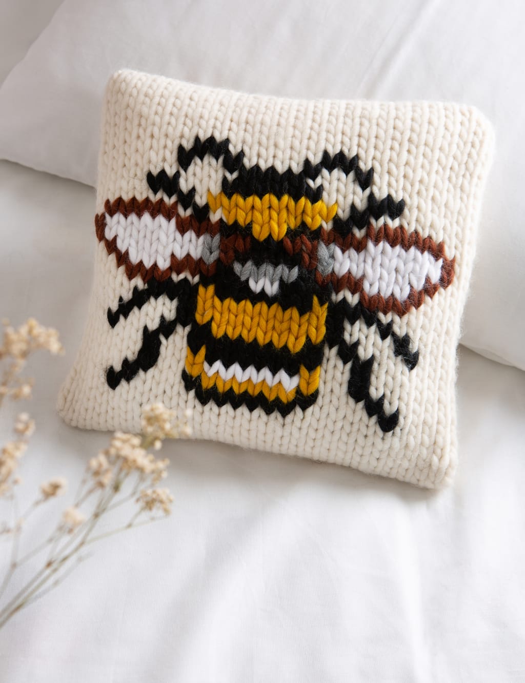 Bee Cushion Cover Knitting Kit image 1