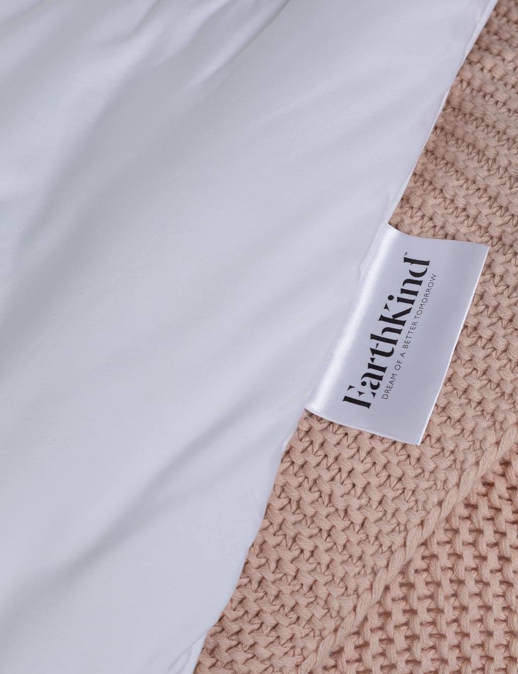 Recycled Synthetic 13.5 Tog Duvet image 4