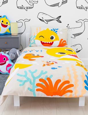 Inmuebles el propósito Corte Ropa de cama para niños pequeños con algodón con diseño de Baby Shark™ |  M&S ES