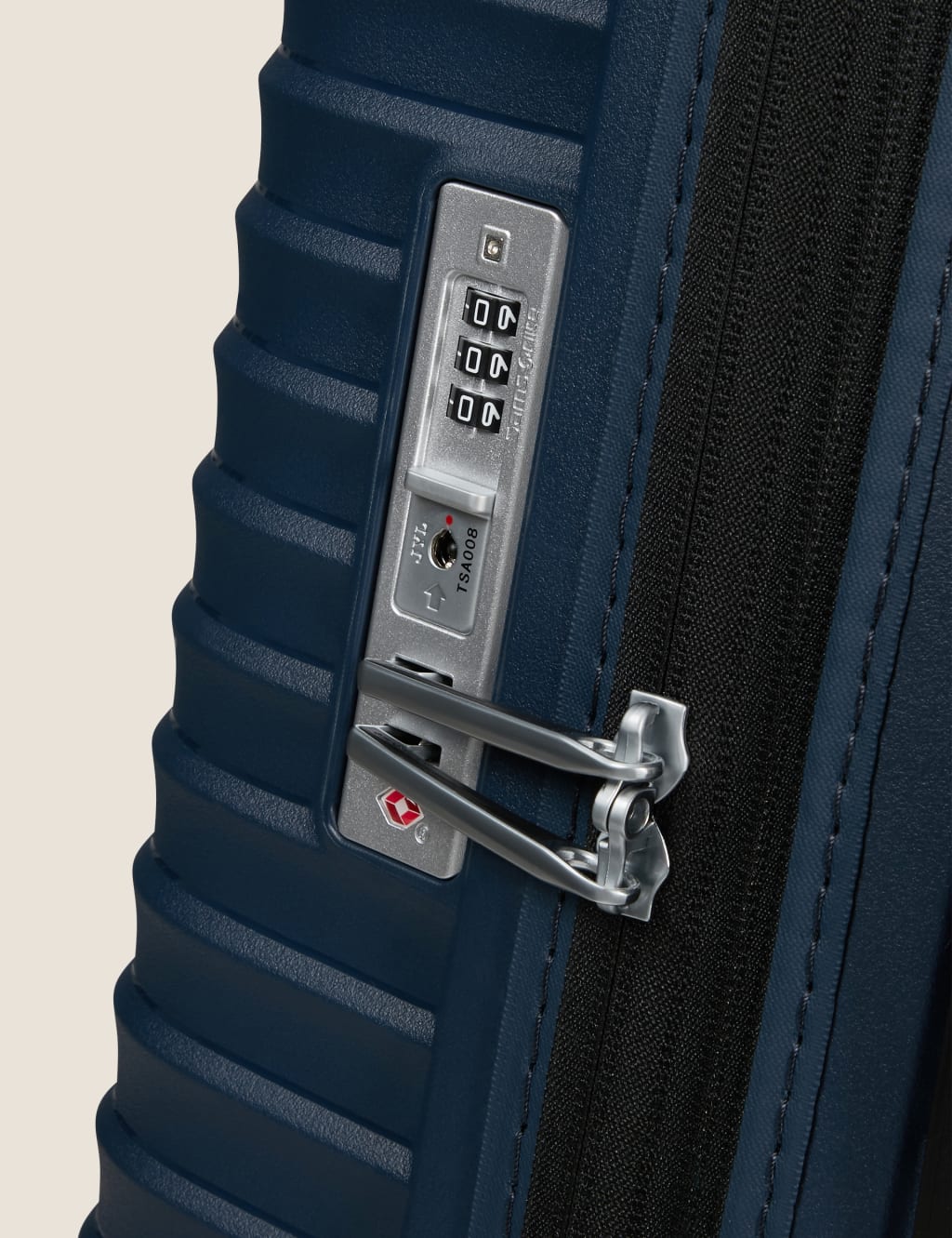 Upscape 4 Wheel Hard Shell Medium Suitcase image 4