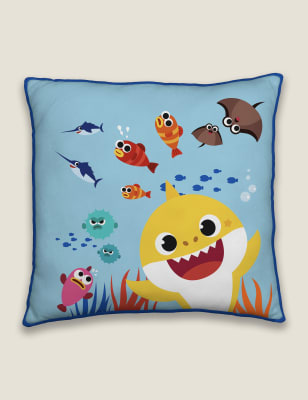 

CHARACTER Quadratisches Kissen mit buntem Baby Shark-Motiv - Mehrfarbig, Mehrfarbig
