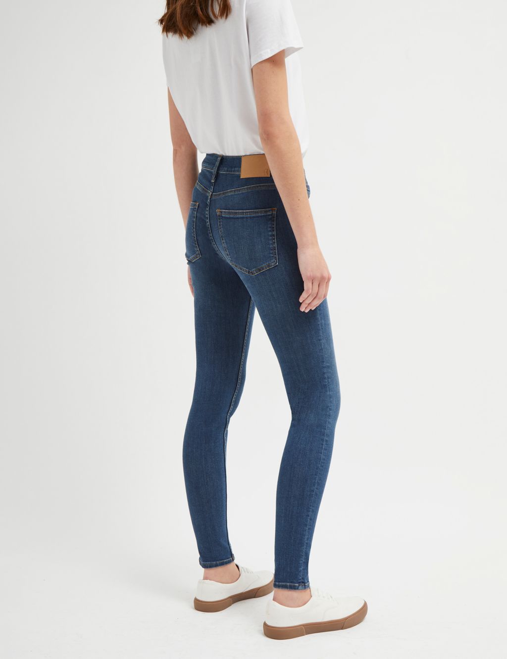 Skinny Ankle Grazer Jeans image 3