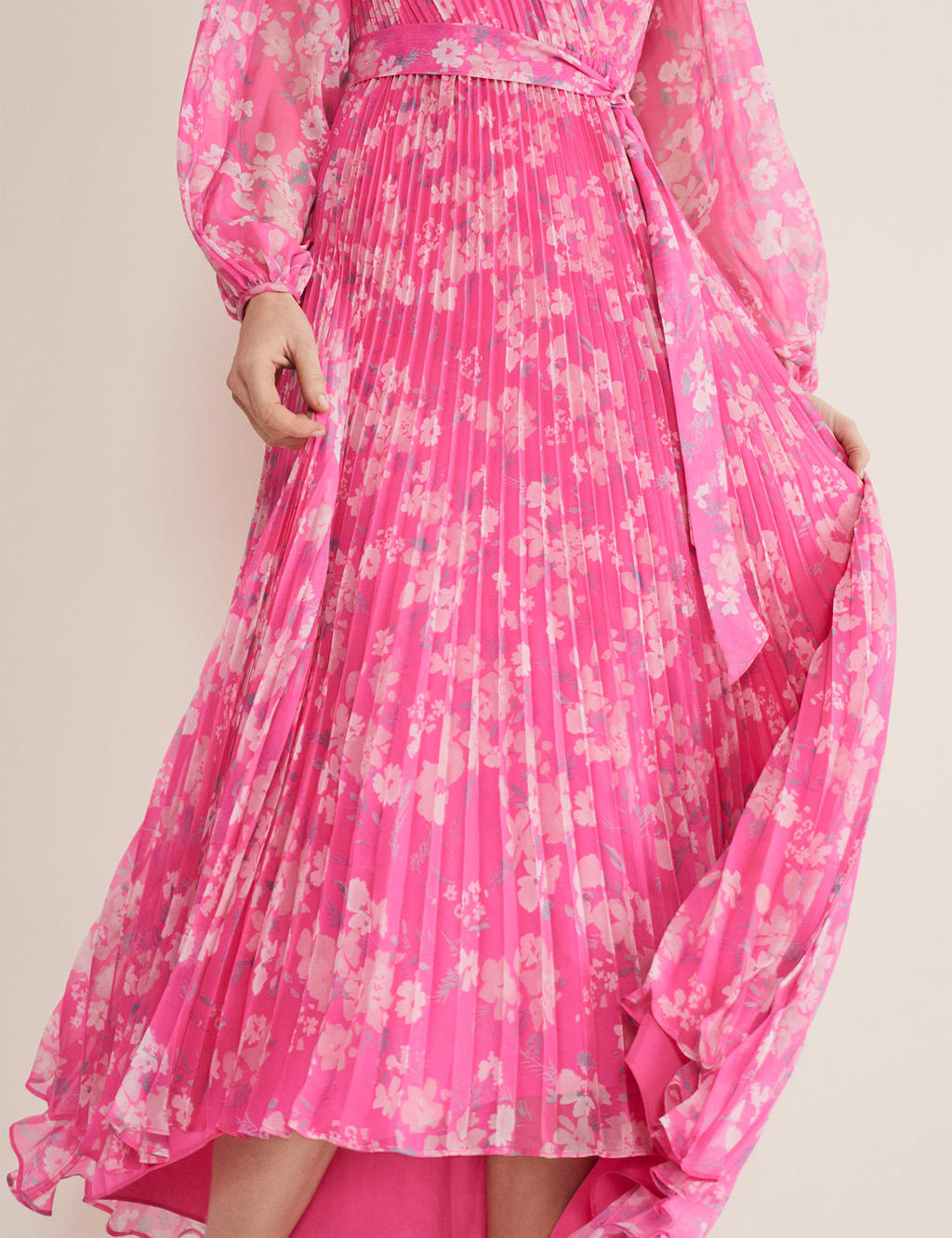 Floral V-Neck Pleated Maxi Shift Dress image 4