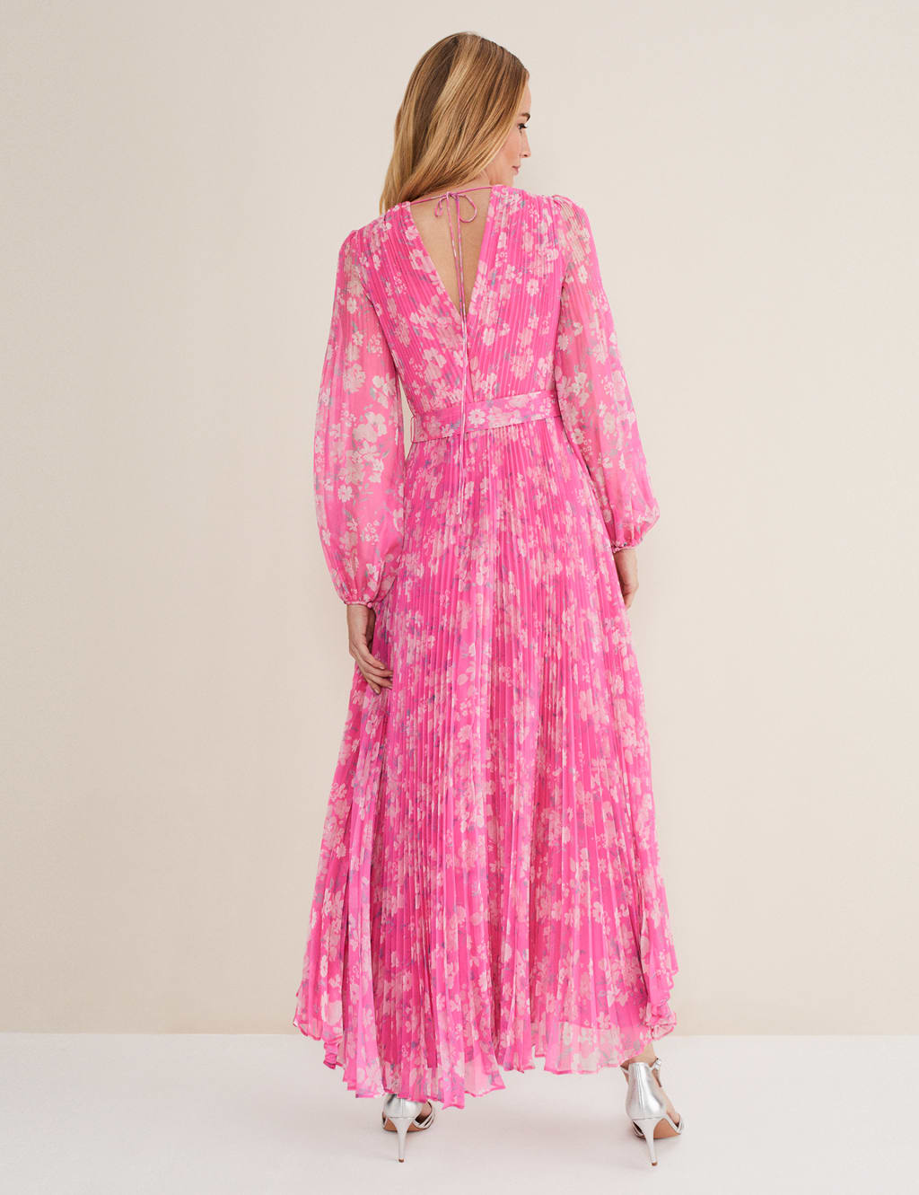 Floral V-Neck Pleated Maxi Shift Dress image 5