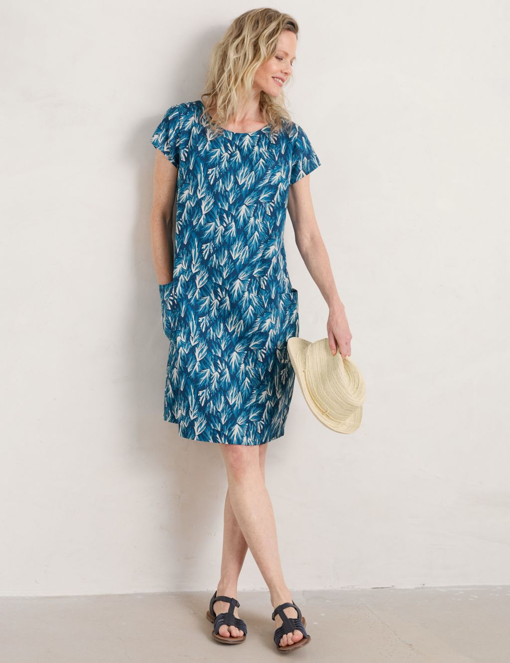 Linen Rich Printed Knee Length Shift Dress image 1