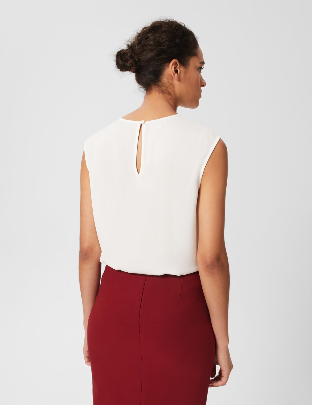 Crew Neck Sleeveless Blouse image 3