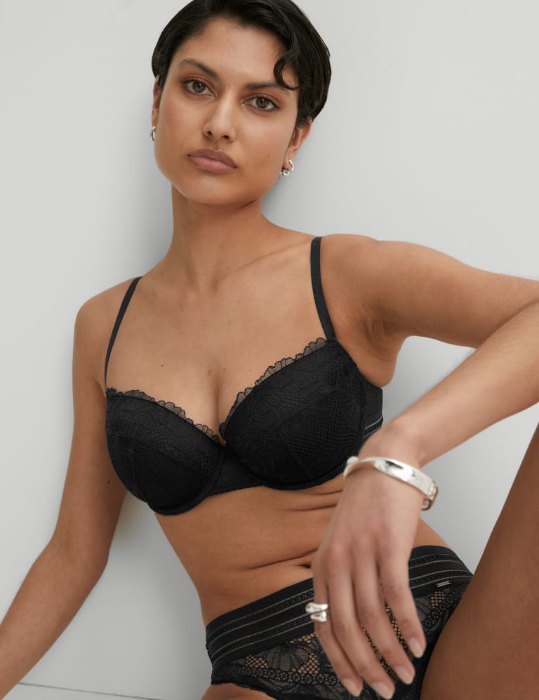 Lace Wired Strapless Bra A-E