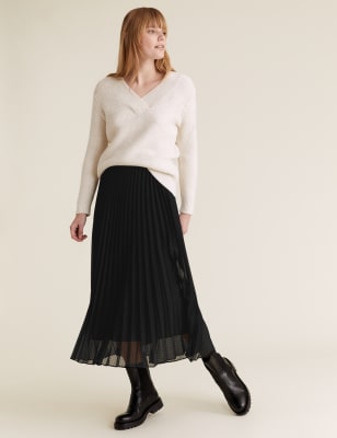 Black pleated skirt clearance m&s