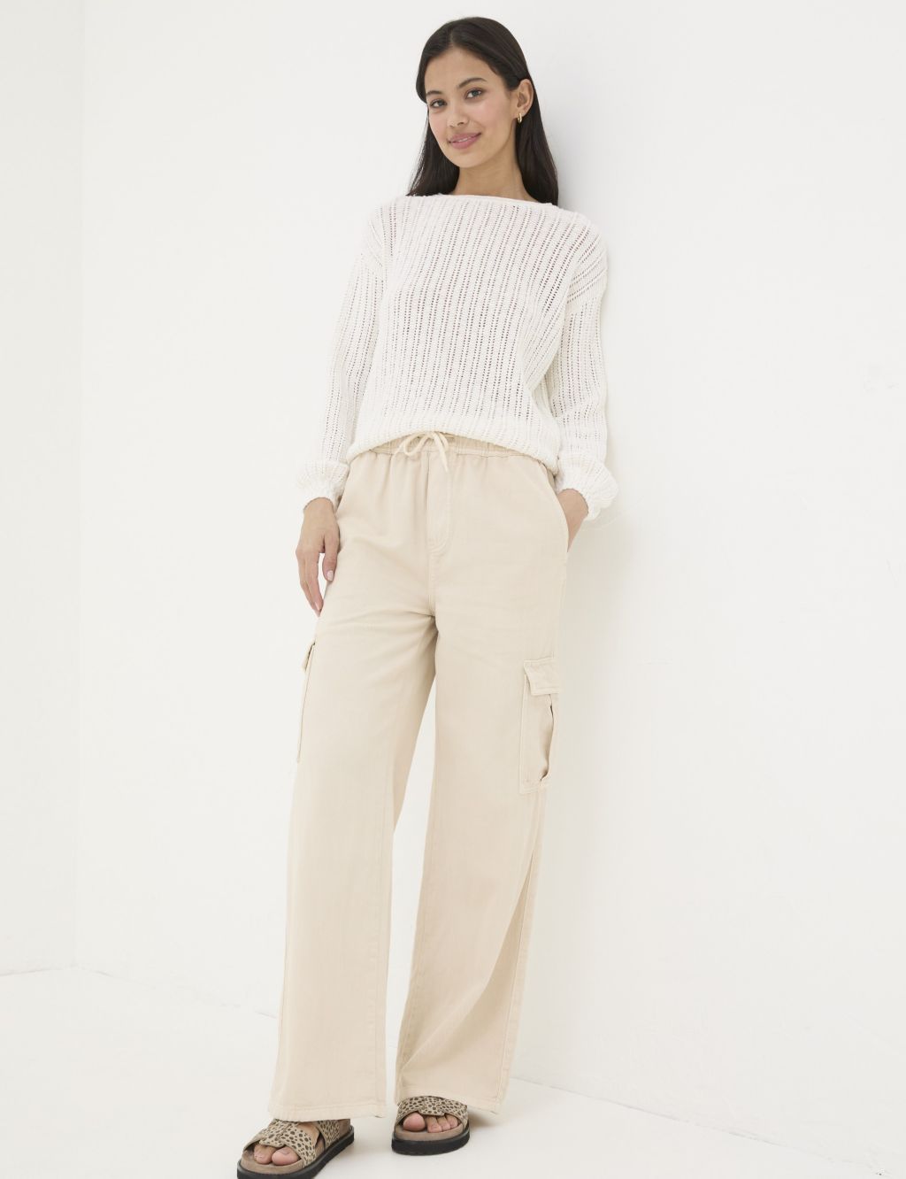 Mid Rise Wide Leg Cargo Jeans 3 of 5