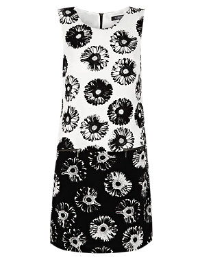 Monochrome Daisy Print Shift Dress Image 2 of 7