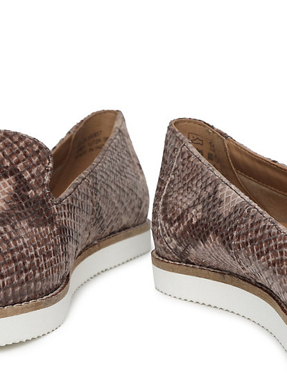 Leather Snake Print Shoes