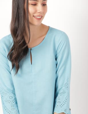 Keyhole store neck top