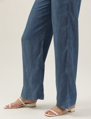 Solid Regular Fit Jeans