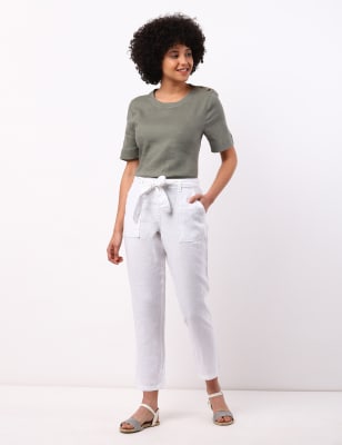 Peg trousers with button ending