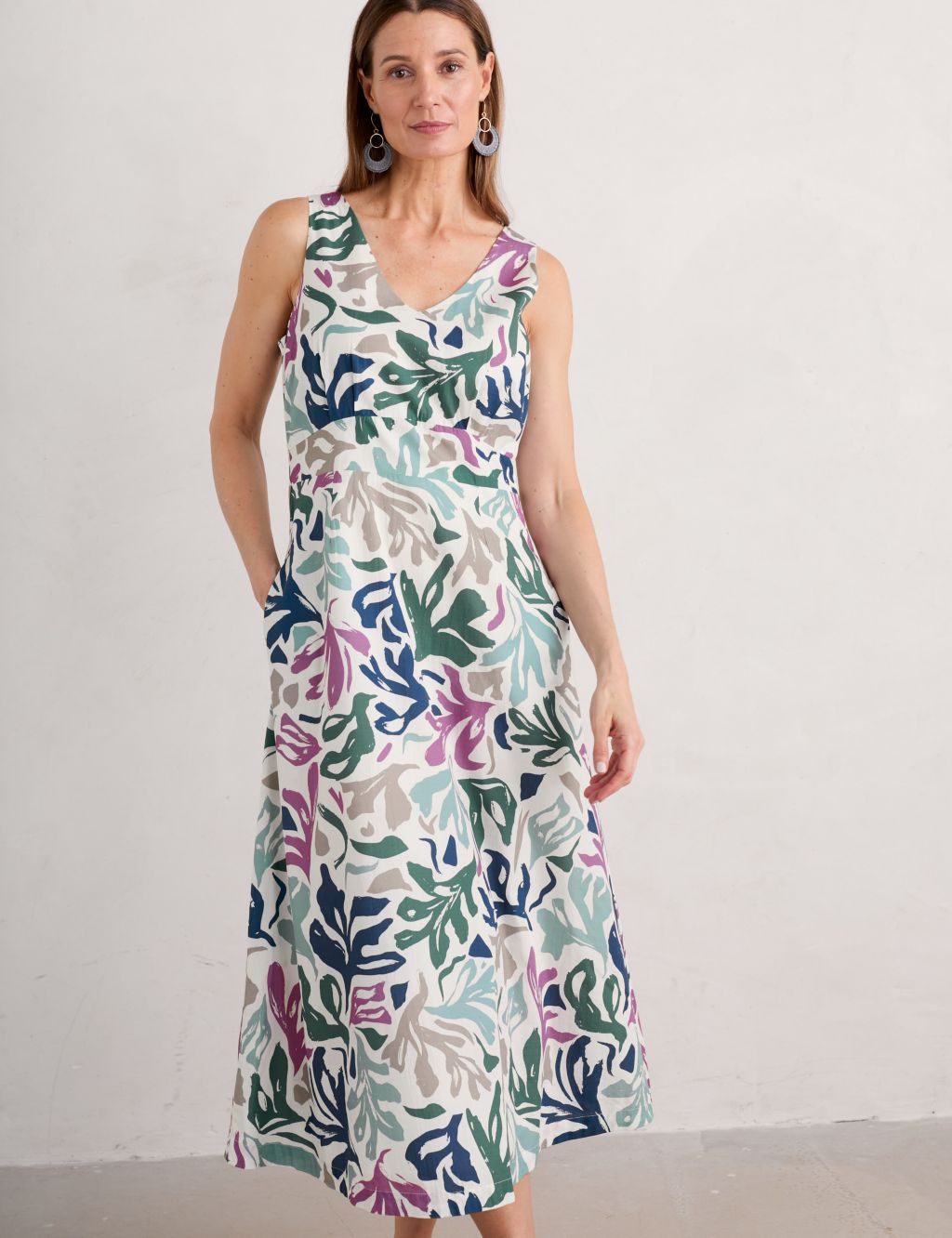 Organic Cotton Printed V-Neck Midi Dress 2 of 5