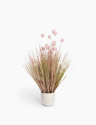 Pompons dispos&eacute;s dans un pot b&eacute;ton