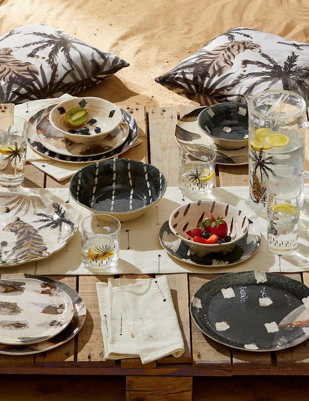 Set Of 4 Abstract Watercolour Picnic Side Plates image 5