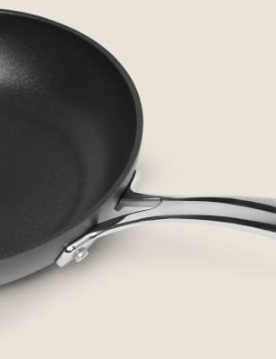 

M&S chef Sartén pequeña para freír galvanizada de 20 cm resistente y de gran calidad - Mezcla De Tonos Negros, Mezcla De Tonos Negros