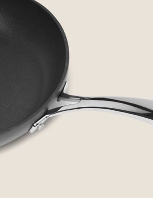 

M&S chef Mittelgroße, harteloxierte Bratpfanne, 24 cm - Schwarz Melange, Schwarz Melange