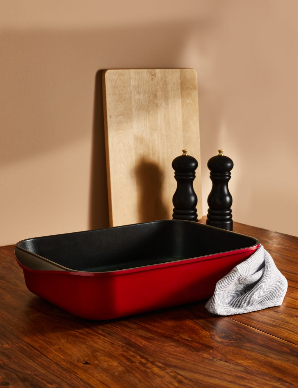 Large Cast Aluminium Roaster image 1