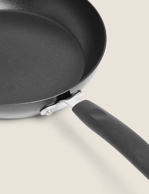 

M&S Collection Sartén mediana antiadherente de aluminio de 24 cm negra - Negro, Negro
