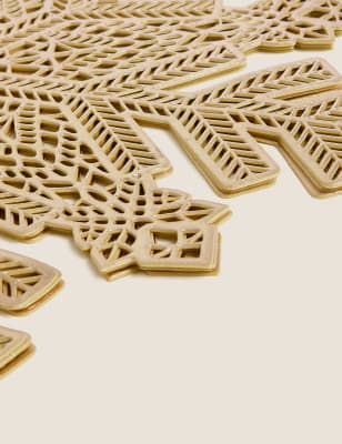 

M&S Collection 4 Platzmatten und 4 Untersetzer mit Schneeflockenmotiv - Gold, Gold
