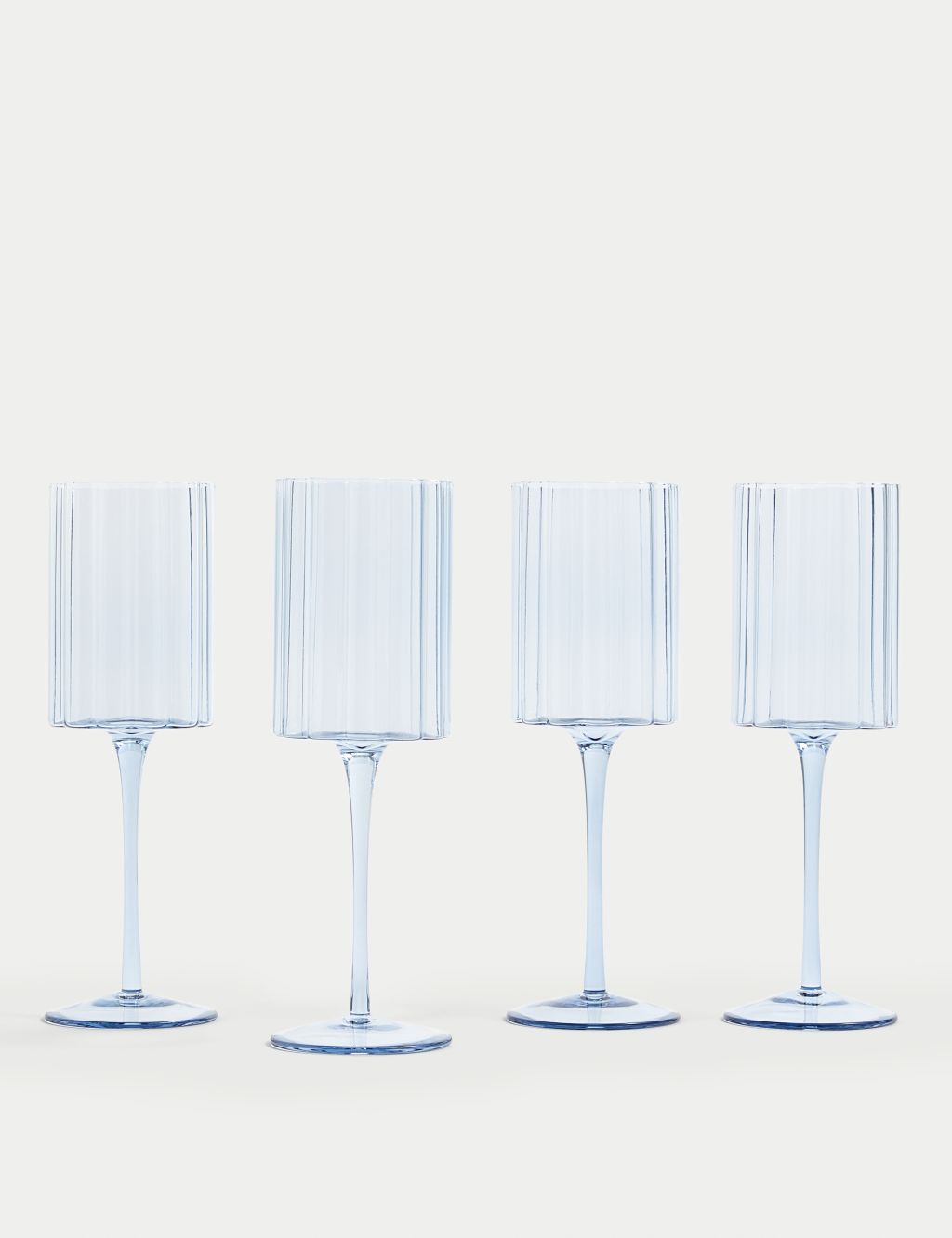 Set of 4 Scalloped Wine Glasses image 1