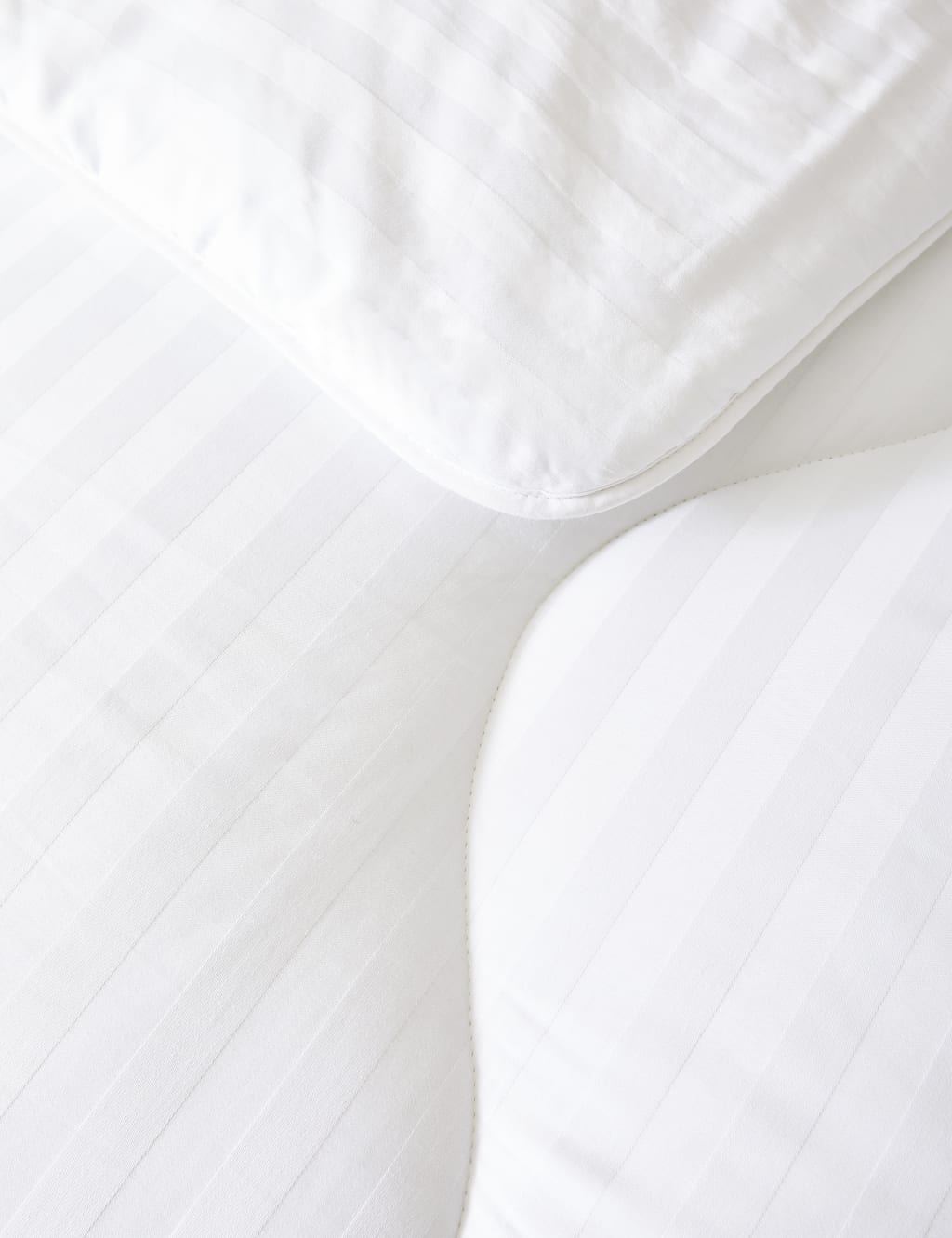 Autograph Silk 13.5 Tog Duvet image 2