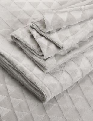 M&S Fleece Geometric Bedding Set