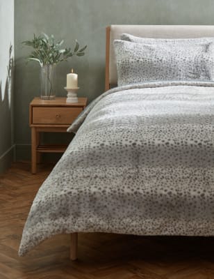 

M&S Collection Juego de cama imitación de piel con diseño de leopardo de las nieves - Grey, Grey