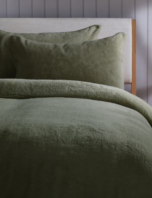 

M&S Collection Pack de 2 fundas de almohada polares con diseño de osito de peluche - Verde Hoja, Verde Hoja
