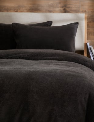 

M&S Collection 2er-Pack Kissenbezüge aus Teddy-Fleece - Dunkelgrau, Dunkelgrau