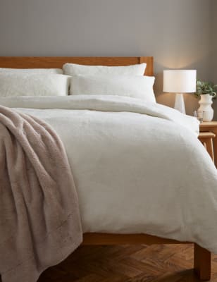 

M&S Collection Pack de 2 fundas de almohada polares con diseño de osito de peluche - Crema, Crema