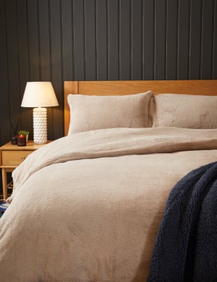 

M&S Collection Pack de 2 fundas de almohada polares con diseño de osito de peluche - Neutro, Neutro