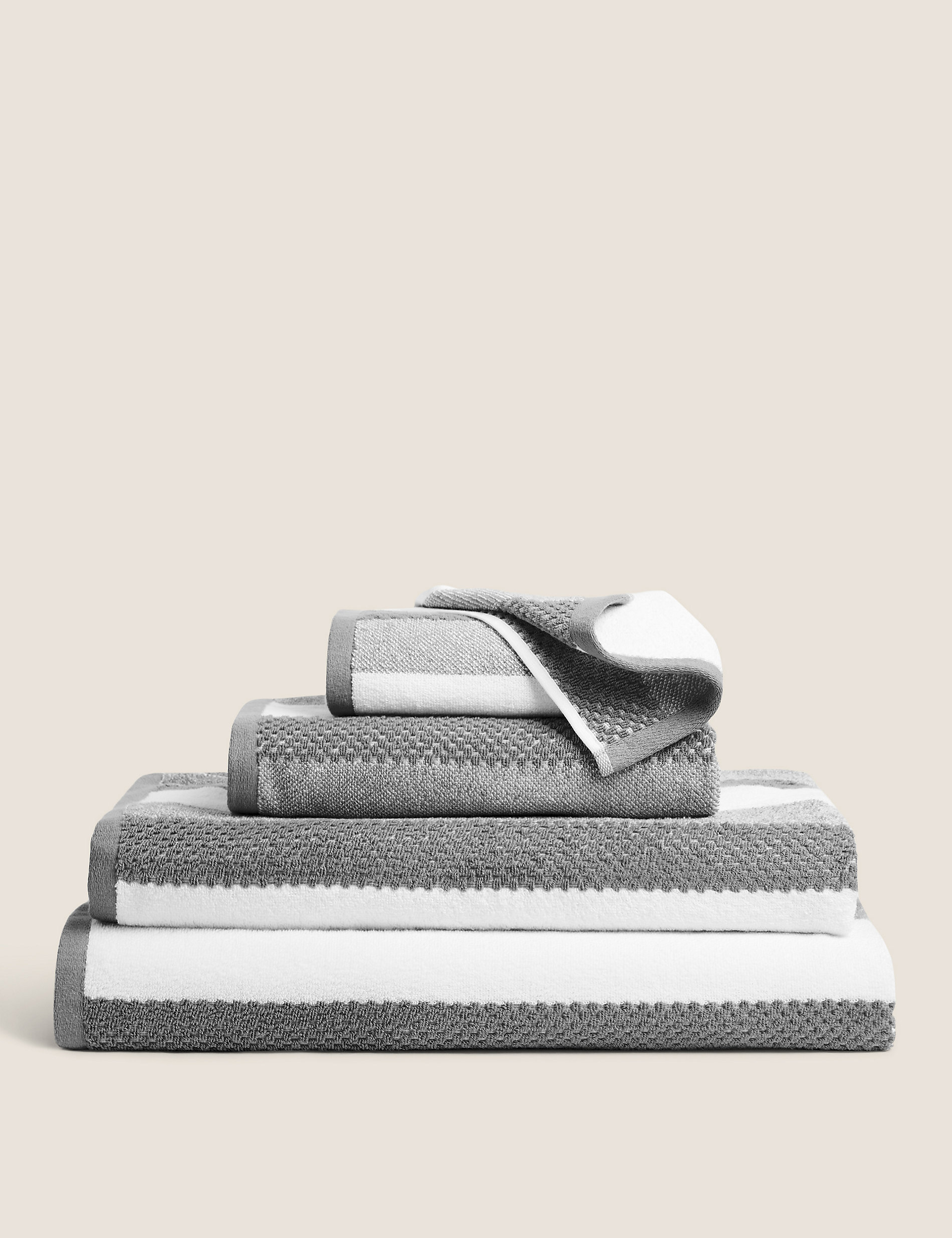 Toalla texturizada 100% algodón con diseño de rayas