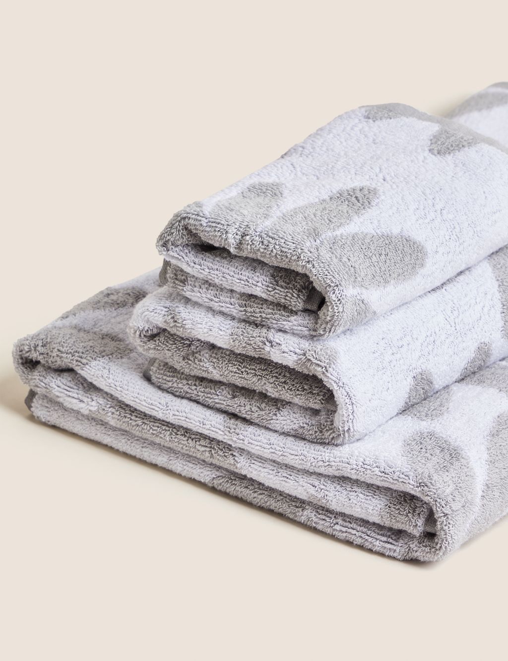 Pure Cotton Daisy Jacquard Towel
