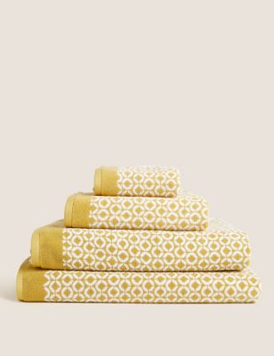 M&S Pure Cotton Repeat Links Towel