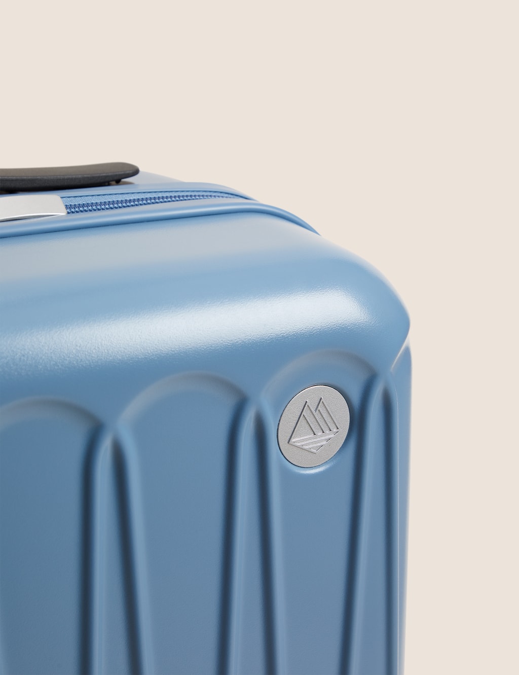 Amalfi 4 Wheel Hard Shell Cabin Suitcase image 3